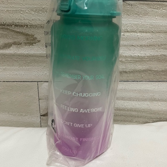 Motivational Water Bottle Straw Encouraging Green Purple 64 oz Half Gallon - Picture 3 of 4